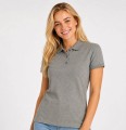 Kobieta ubrana w Damską Koszulkę Polo z krótkim rękawem JHK- kolor Szary melanż na modelce.