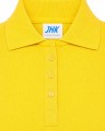 Zbliżenie kołnierzyka żółtej damskiej koszulki polo JHK POLO WOMEN z zapięciem na 3 guziki .jpg