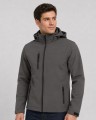 Mężczyzna w grafitowej kurtce softshell z odpinanym kapturem JHK