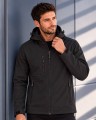 Męska kurtka softshell z kapturem 3-warstwowa - czarna, na modelu