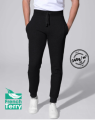 Męskie spodnie typu jogger Czarne JHK PANTS CUFF FRENCH TERRY z bocznymi kieszeniami i mankietami na dole oraz elastyczną talią z regulowanym sznurkiem. Gramatura: 235/240 g/m². Dostępne na www.koszulkisuper.com