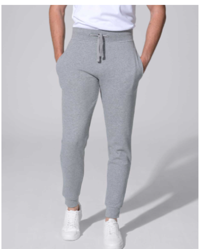 Męskie spodnie typu jogger-Popielate JHK PANTS CUFF FRENCH TERRY z bocznymi kieszeniami i mankietami na dole oraz elastyczną talią z regulowanym sznurkiem. Gramatura: 235/240 g/m². Dostępne na www.koszulkisuper.com