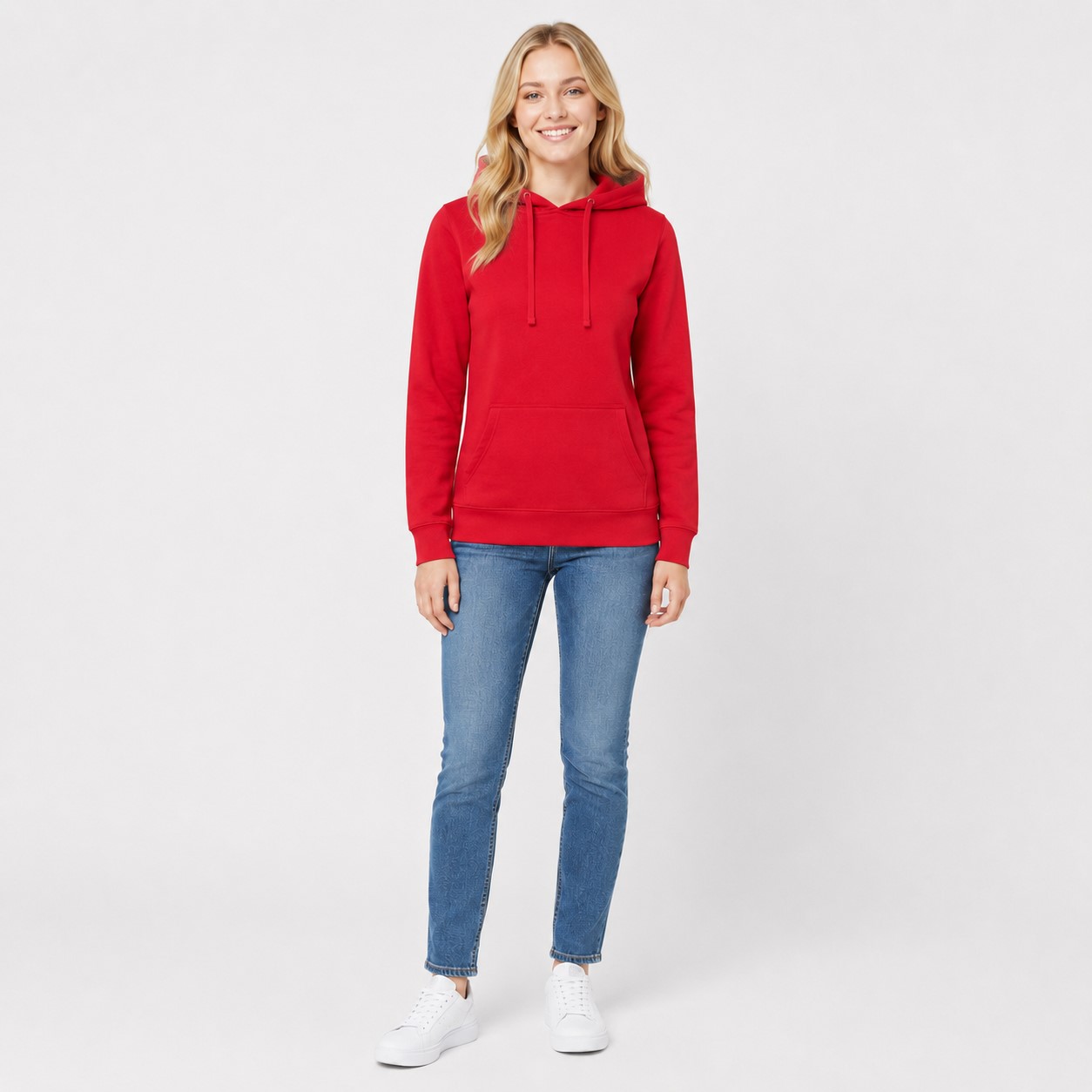 Bluza damska typu kangurek JHK- Czerwona, na modelce