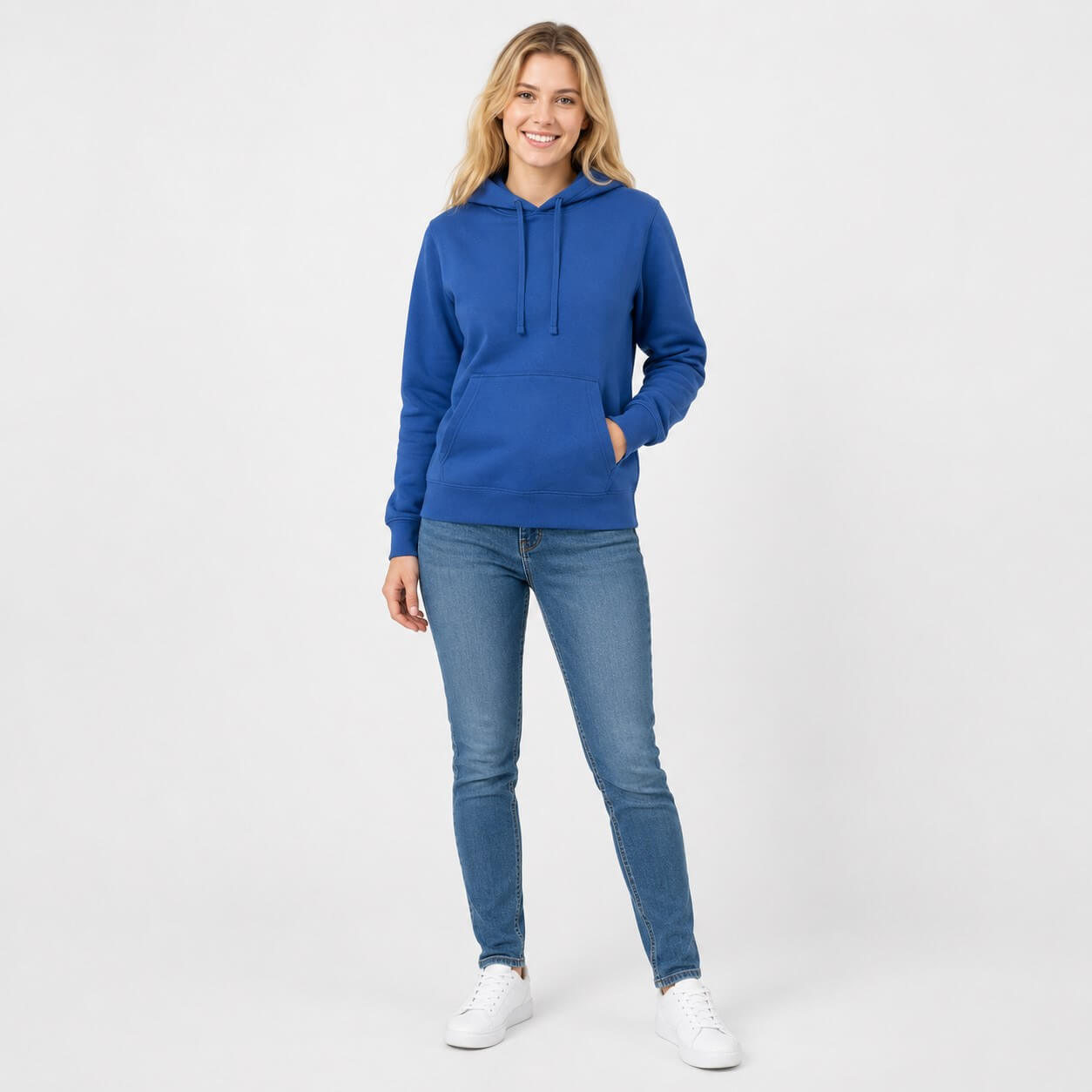 Bluza damska typu kangurek JHK- Niebieska, na modelce