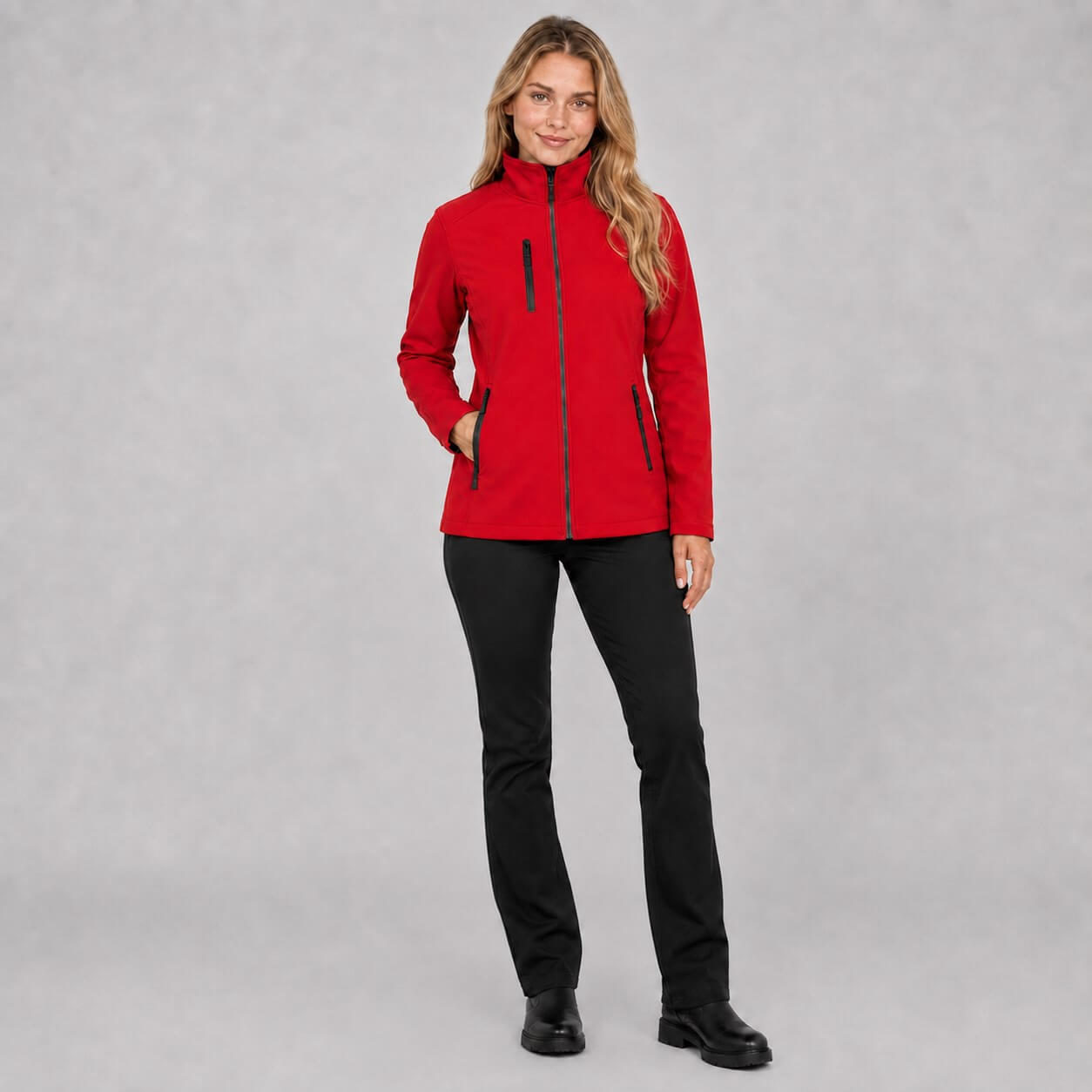 Damska kurtka softshell z polarem JHK - czerwona, na modelce