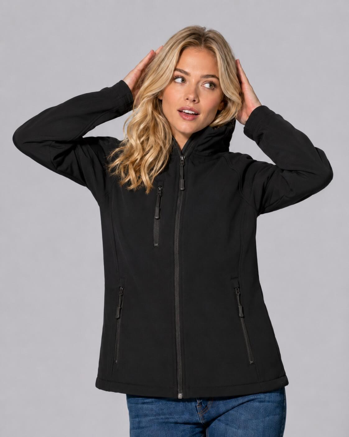 Kurtka Damska Softshell z kapturem JHK -Czarna - na modelce
