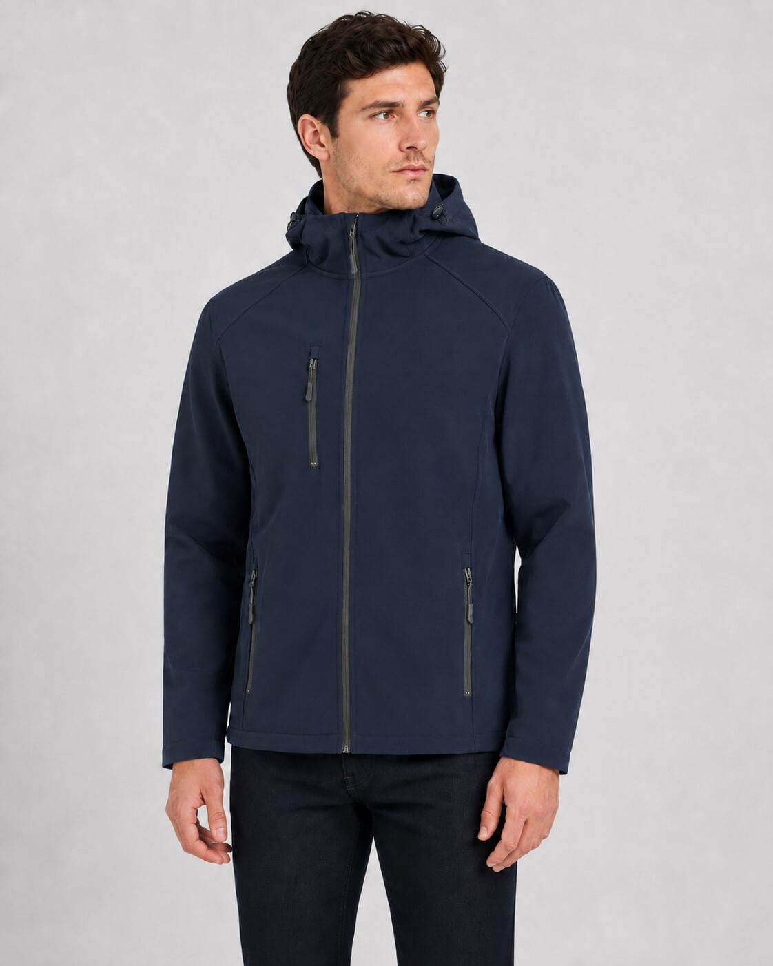 Kurtka Męska softshell z kapturem JHK -Granatowa, na modelu
