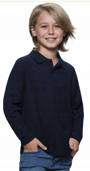 Chłopiec ubrany w koszulkę POLO PKID 200 LS JHK czarną. Dostępna na www.koszulkisuper.com